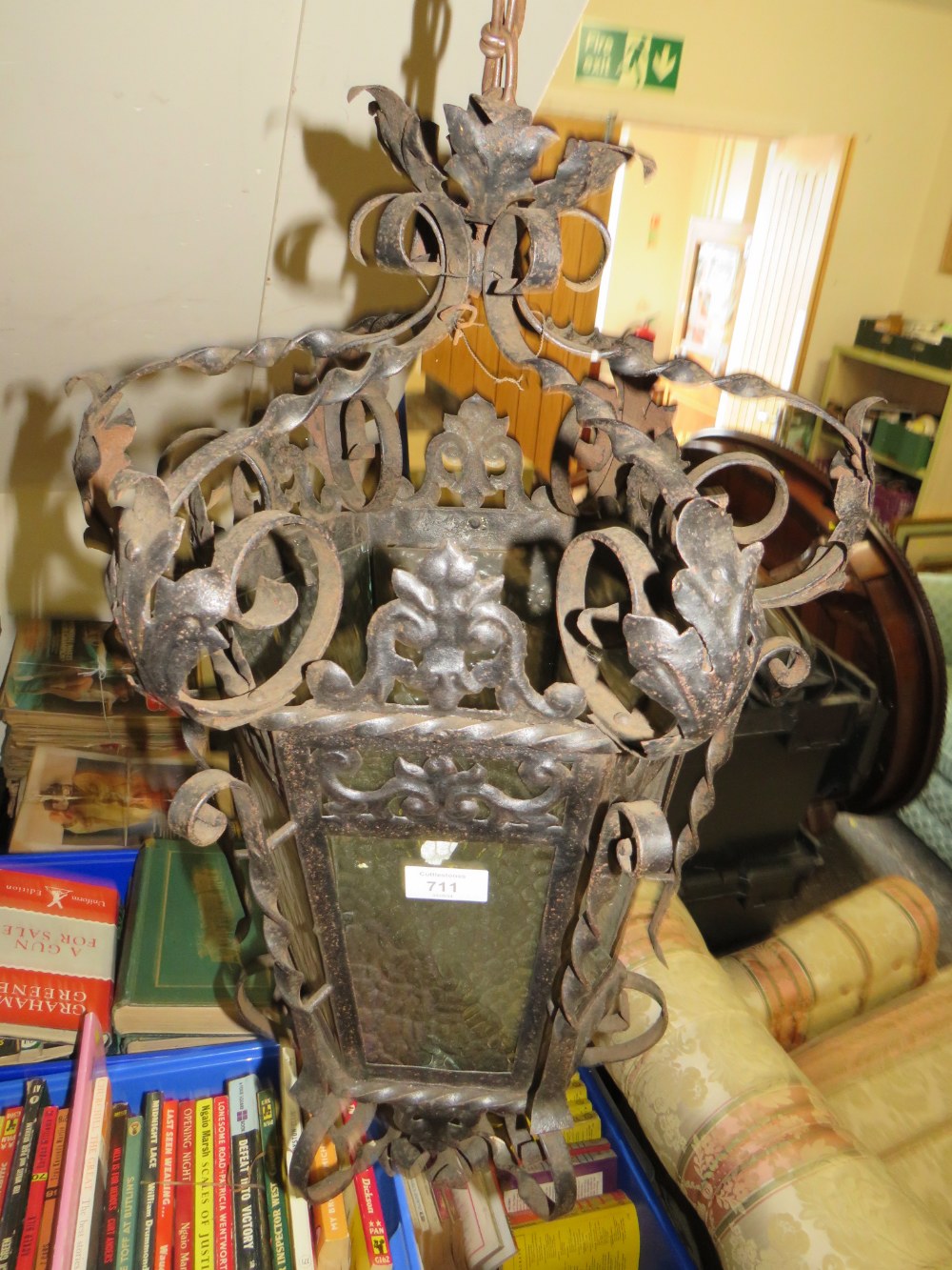 A VINTAGE HANGING WROUGHT IRON LANTERN APPROX H-64 CM - Image 3 of 3