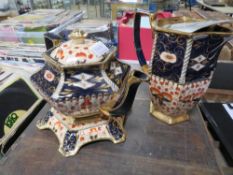 A VICTORIAN STYLE TEAPOT AND STAND TOGETHER WITH A WATER JUG IN IMARI COLOURS A/F