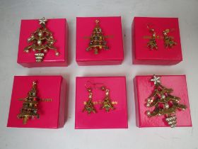 A COLLECTION OF SIX BUTLER AND WILSON CHRISTMAS THEMED JEWELLERY ITEMS, comprising four Christmas