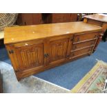 AN OAK EFFECT LOW SIDEBOARD A/F