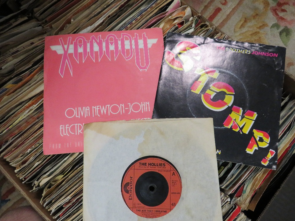 OVER FOUR HUNDRED SINGLES RECORDS MAINLY FROM THE 1960'S 70'S 80'S AND 90'S - Image 2 of 2