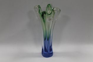 A VINTAGE MURANO GLASS VASE