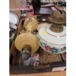 A BOX OF BRASS / OIL LAMPS / TO INCLUDE A NEWPORT POTTERY CLARICE CLIFF STYLE DRAINING DISH ETC