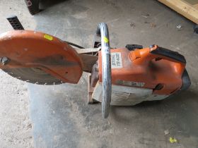 A STIHL TS400 PETROL CUT OFF SAW DISC CUTTER