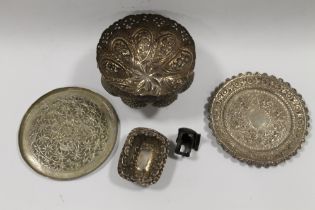 A SMALL COLLECTION OF WHITE METAL TO INCLUDE A WHITE METAL FOOTED BOWL