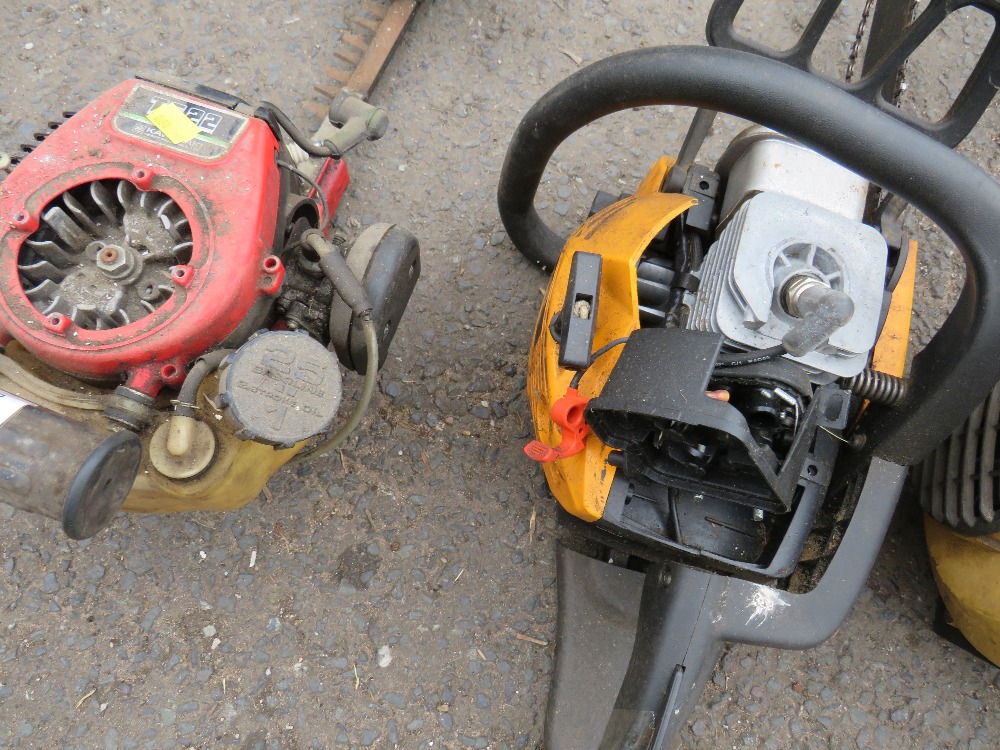 A QUANTITY OF FIVE PETROL GARDEN TOOLS TO INCLUDE 2 x CHAINSAWS, 2 x HEDGE CUTTERS AND A LEAF - Image 3 of 4