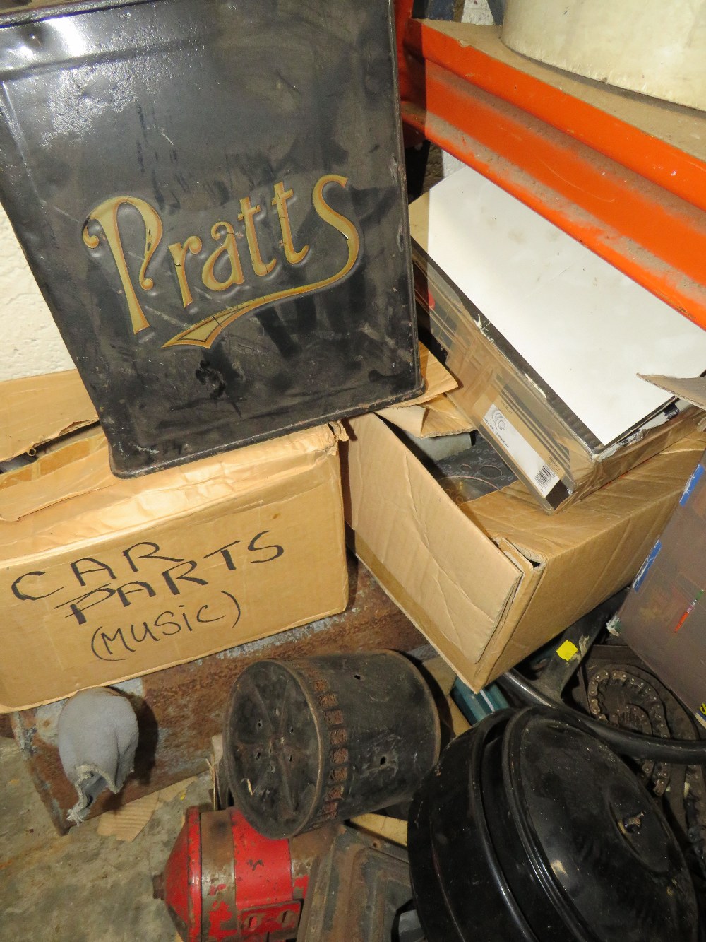 A LARGE SELECTION OF VINTAGE CAR PARTS - Image 6 of 7