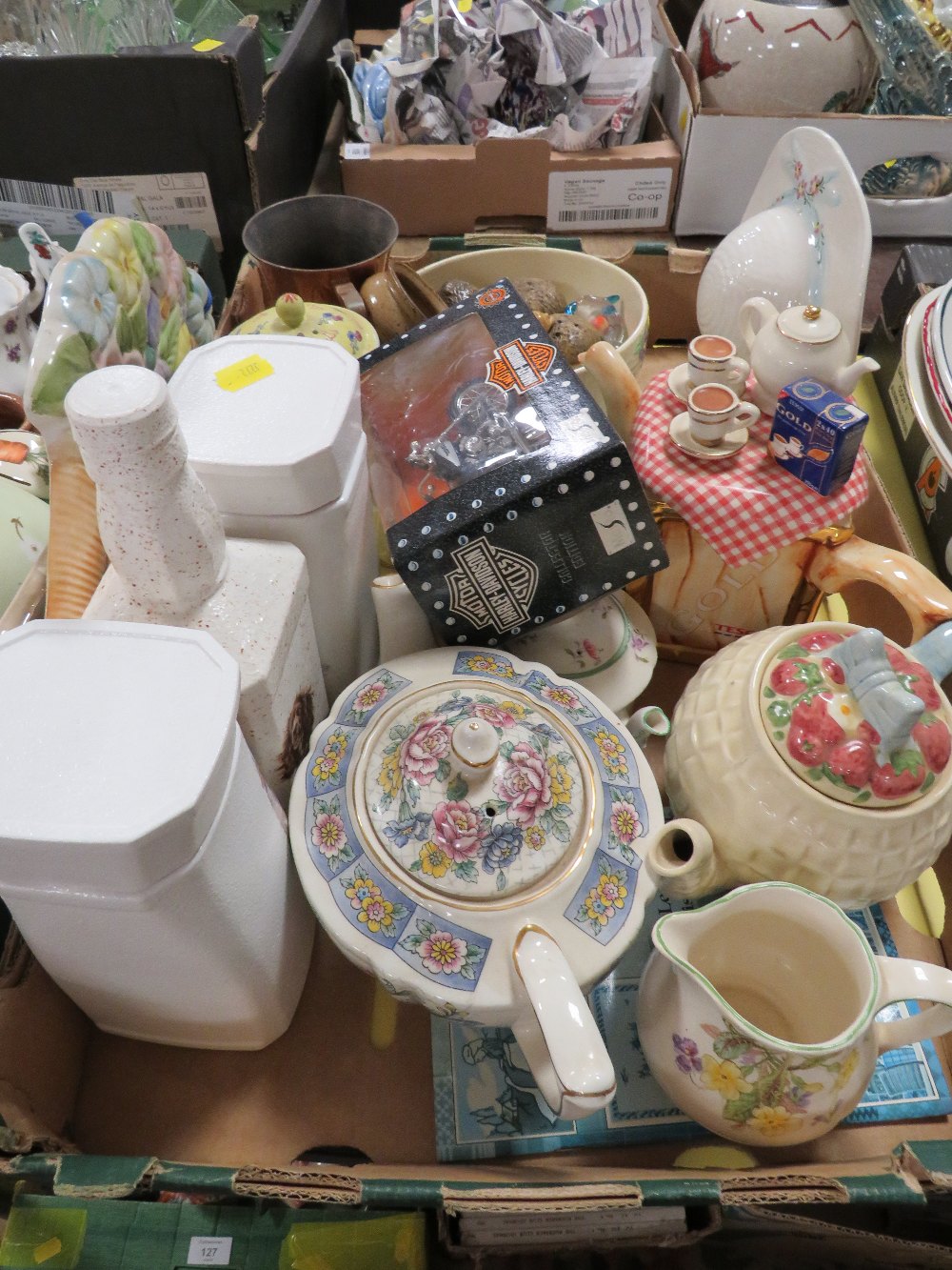 TWO TRAYS OF CERAMICS ETC TO INCLUDE ROYAL DOULTON LIMITED EDITION 12 DAYS OF CHRISTMAS GOBLETS, - Image 2 of 7