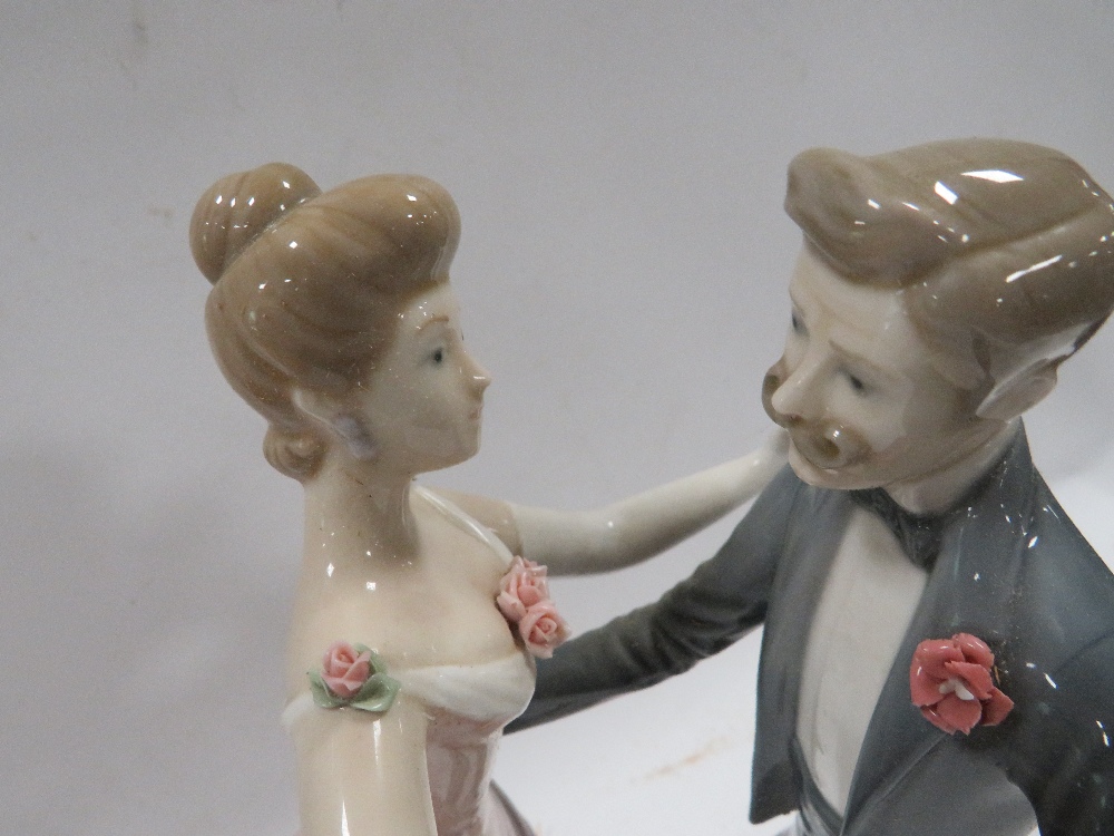 A LLADRO FIGURE OF A COUPLE BALLROOM DANCING IN ORIGINAL BOX - Image 2 of 4