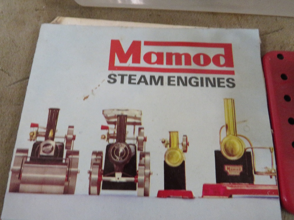 A SMALL SELECTION OF MAMOD STEAM ENGINE PIECES TO INCLUDE BOXED POLISHING MACHINE - Image 2 of 4