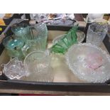 A TRAY OF ASSORTED GLASSWARE TO INCLUDE DESSERT BOWLS DECORATED WITH FAIRIES, ART DECO STYLE DISH