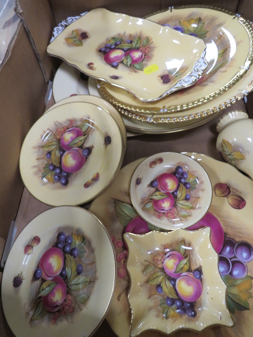 TWO TRAYS OF ASSORTED AYNSLEY 'ORCHARD GOLD' CERAMICS INCLUDING VASES, CUPS, PLATES DISHES ETC - - Image 2 of 5