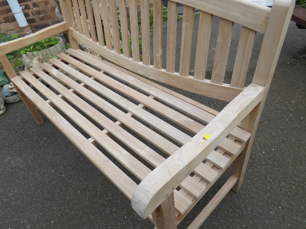 A NEW / OLD STOCK HARDWOOD GARDEN BENCH - Image 3 of 3