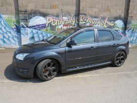 A 2006 GREY FORD FOCUS ST225 - 'EF06 GSO' - LOG BOOK, TWO KEYS, SOME DOCUMENTATION, MOT UNTIL 18TH