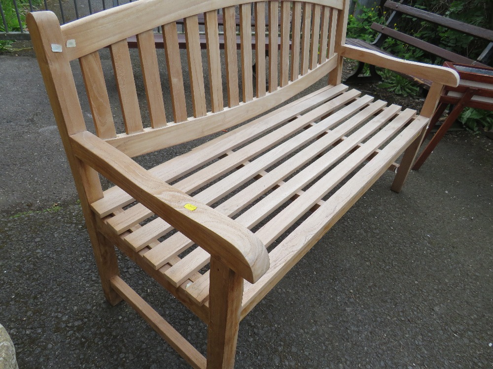 A NEW / OLD STOCK HARDWOOD GARDEN BENCH - Image 2 of 3