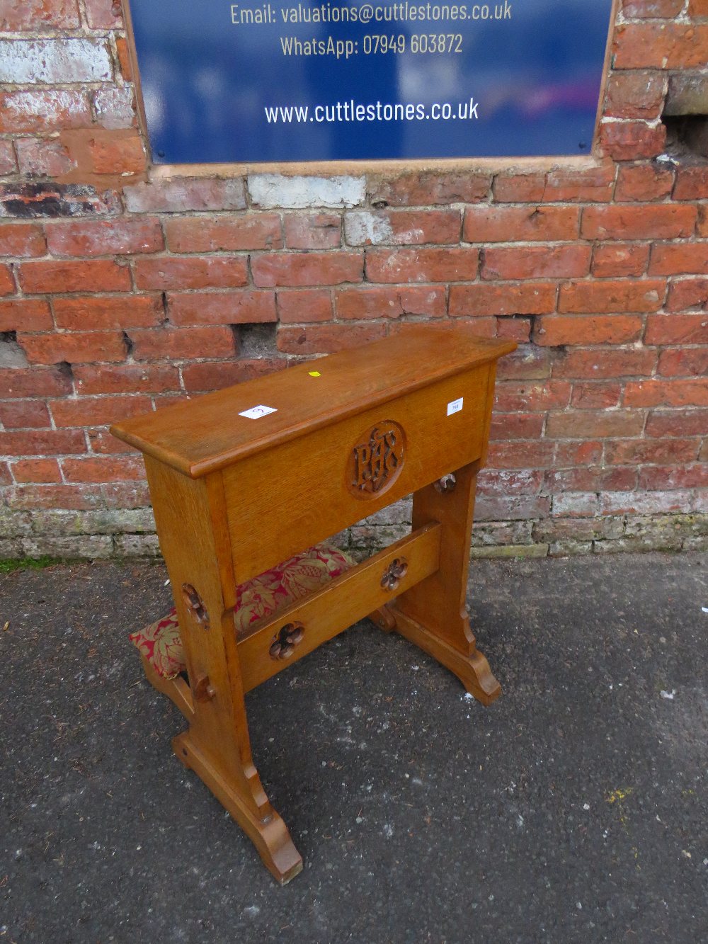 AN OAK CARVED ECCLESIASTICAL PRAYER STAND WITH FOLD DOWN KNEE STAND - 'ST MARYS ABBEY'