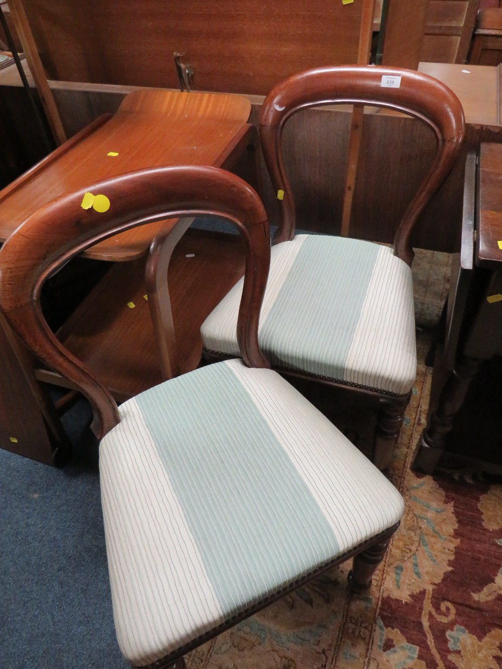 A PAIR OF VICTORIAN MAHOGANY DINING CHAIRS