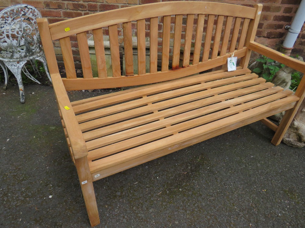 A NEW / OLD STOCK HARDWOOD GARDEN BENCH