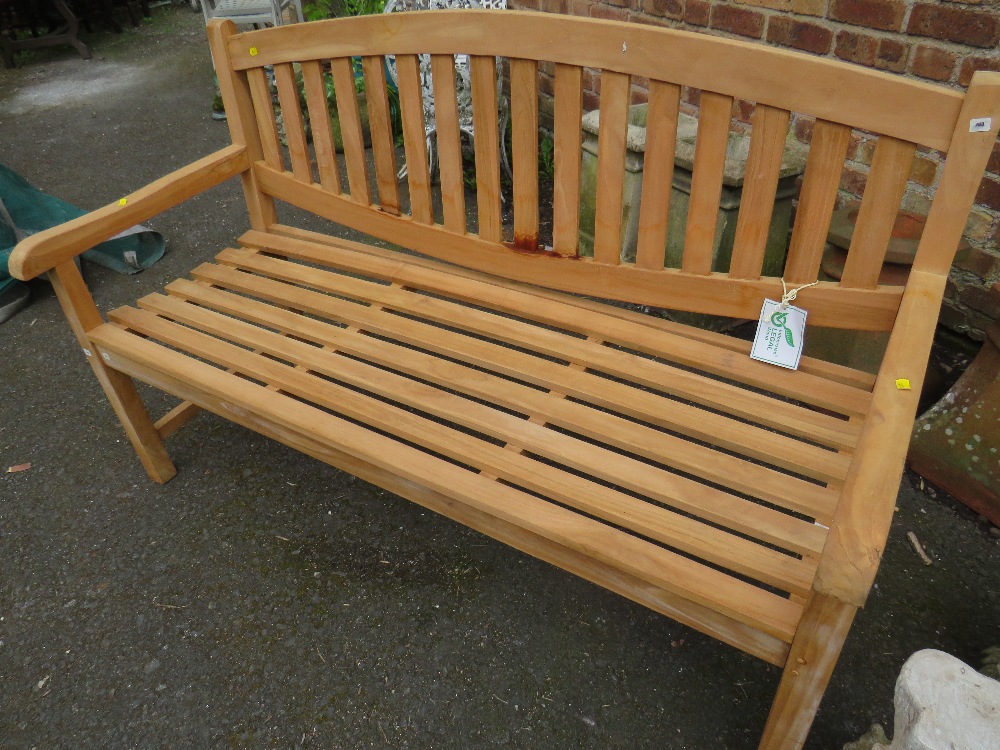 A NEW / OLD STOCK HARDWOOD GARDEN BENCH - Image 2 of 3