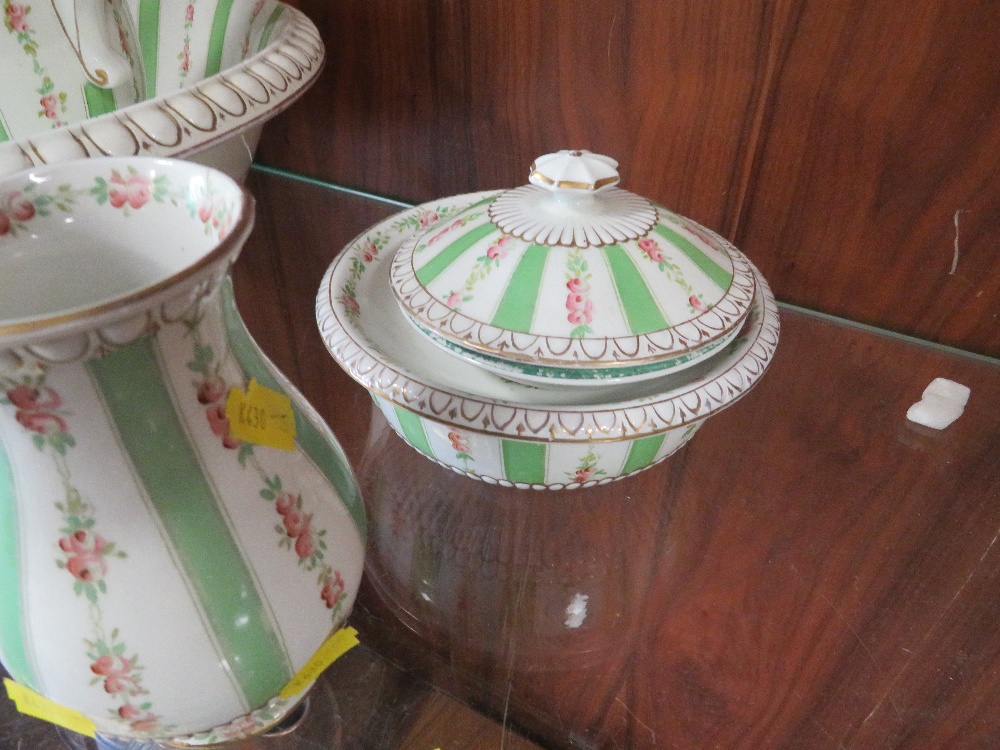 A VINTAGE JUG AND BOWL SET WITH ACCESSORIES - Image 2 of 5