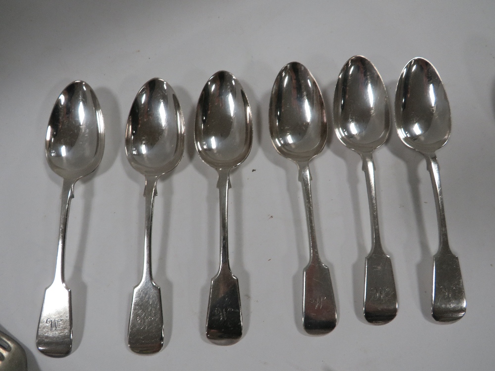 A QUANTITY OF ASSORTED FLATWARE TO INCLUDE A PAIR OF EARLY VICTORIAN HALLMARKED SILVER FIDDLE - Image 2 of 6