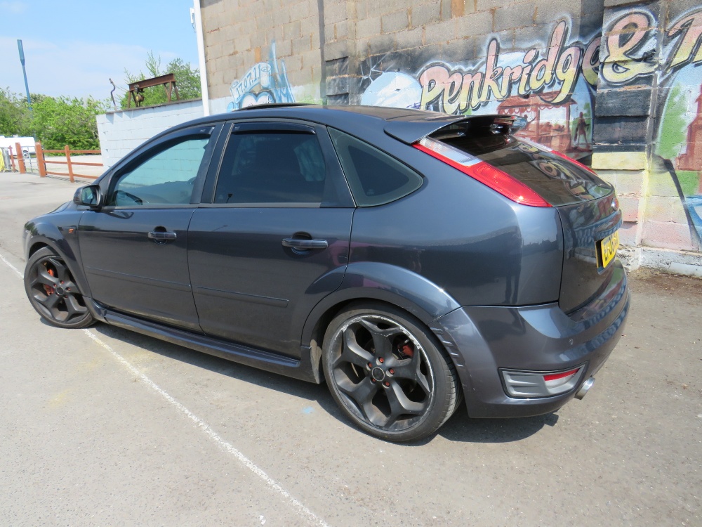 A 2006 GREY FORD FOCUS ST225 - 'EF06 GSO' - LOG BOOK, TWO KEYS, SOME DOCUMENTATION, MOT UNTIL 18TH - Image 2 of 15