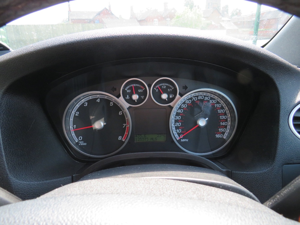 A 2006 GREY FORD FOCUS ST225 - 'EF06 GSO' - LOG BOOK, TWO KEYS, SOME DOCUMENTATION, MOT UNTIL 18TH - Image 9 of 15