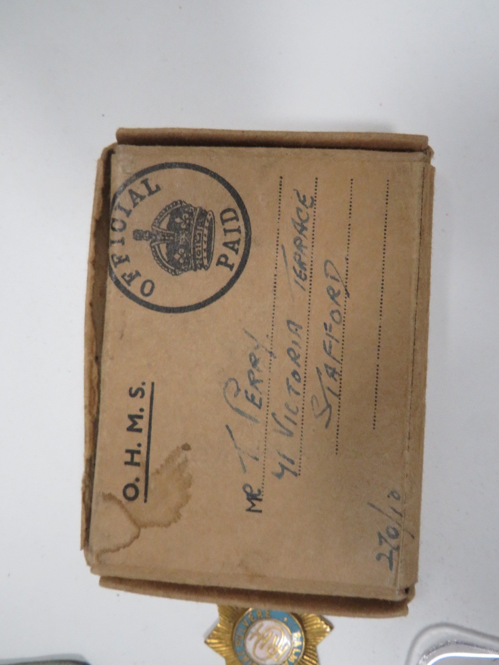 A QUANTITY OF WAR MEDALS, BADGES ETC TO INCLUDE AN O. H.M.S BOX ADDRESSED TO MR T. PERRY OF 71 - Image 2 of 3