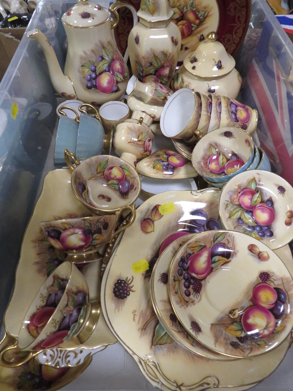 TWO TRAYS OF ASSORTED AYNSLEY 'ORCHARD GOLD' CERAMICS INCLUDING VASES, CUPS, PLATES DISHES ETC - - Image 3 of 5