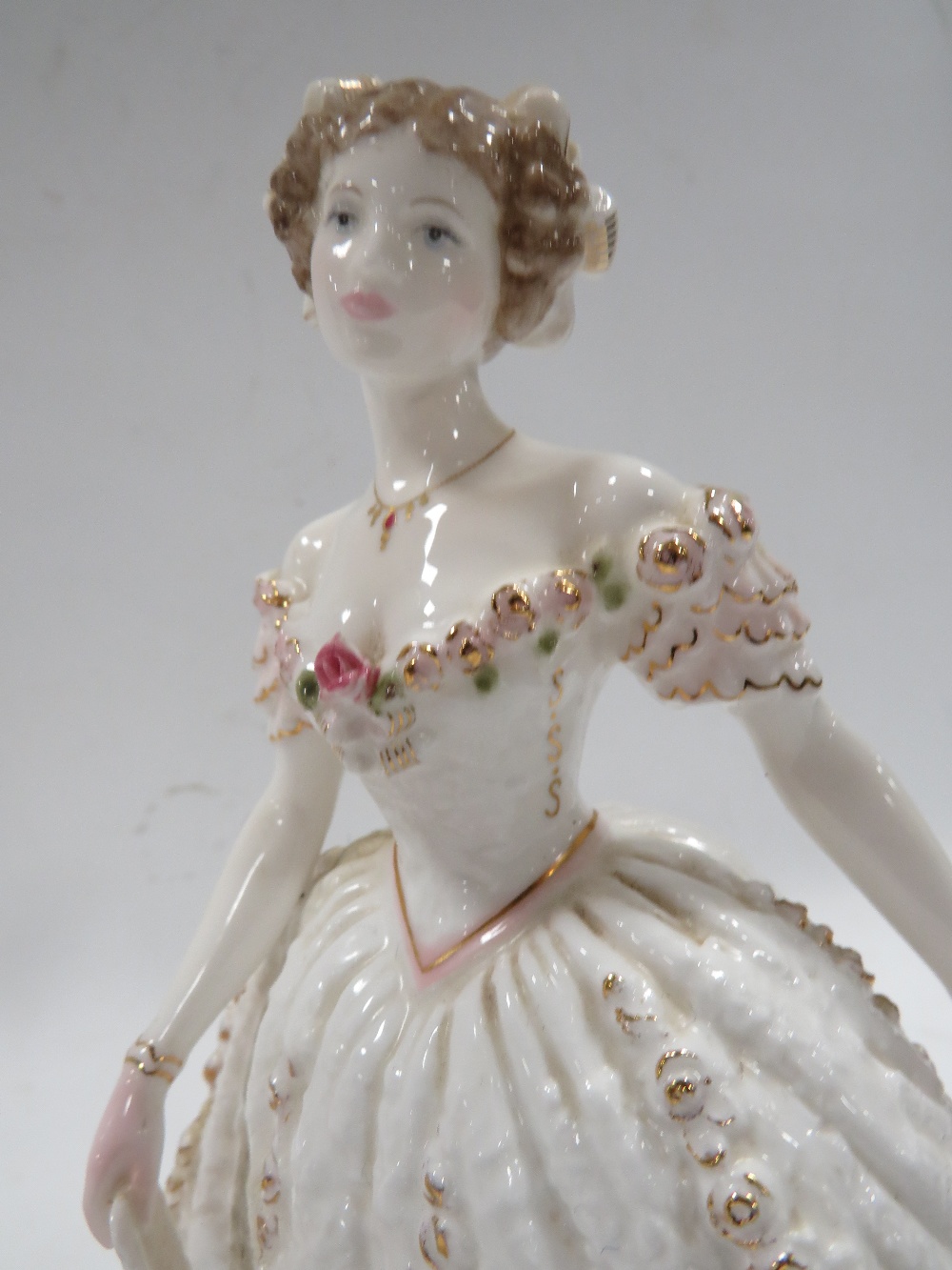 ROYAL WORCESTER LIMITED EDITION GOLD STAMP FIGURINE "SWEETEST VALENTINE' TOGETHER WITH "ROYAL - Image 3 of 4