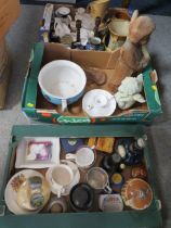 THREE TRAYS OF ASSORTED CERAMICS