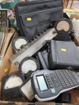 A TRAY OF VINTAGE GAUGES / INSTRUMENTS ETC