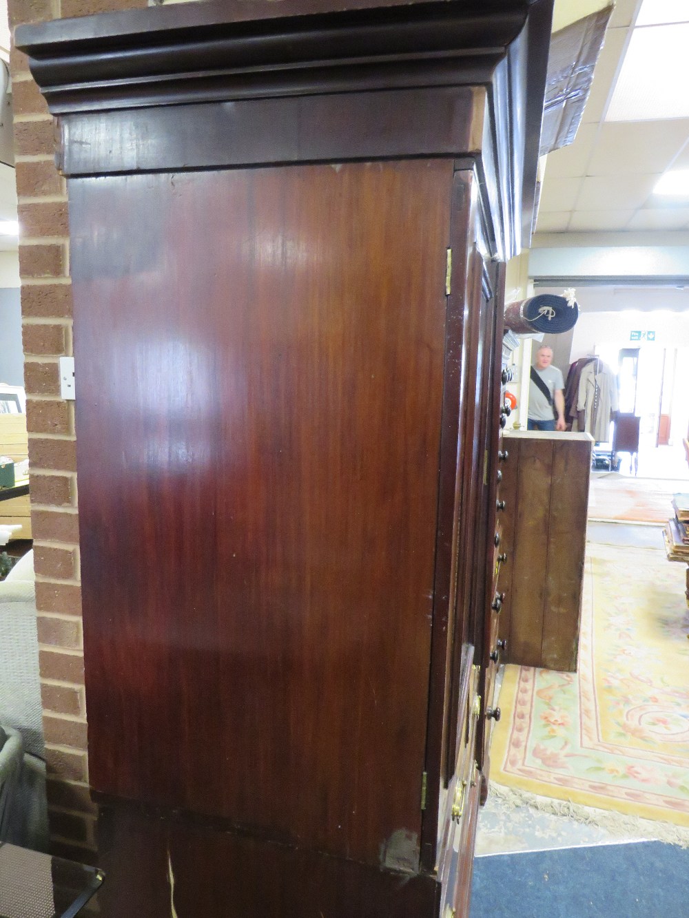 A GEORGIAN MAHOGANY LINEN PRESS CONVERTED TO A WARDROBE - 193 X 145 CM A/F - Image 4 of 4