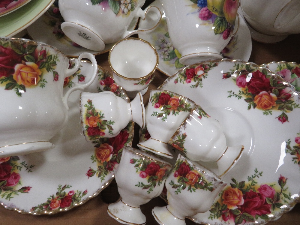 TWO BOXES OF ROYAL ALBERT TO INCLUDE ROYAL ALBERT OLD COUNTRY ROSES ETC - Image 3 of 3