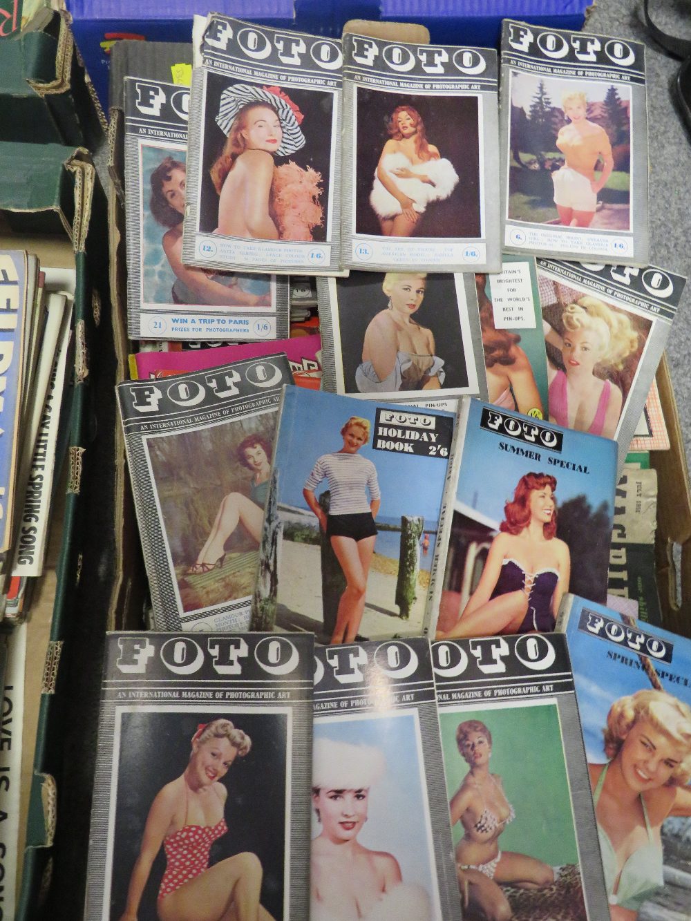 A LARGE QUANTITY OF VINTAGE MAGAZINES TO INCLUDE THE WRITE, PHOTOGRAPH GUIDE TOGETHER WITH TRAYS - Image 4 of 8