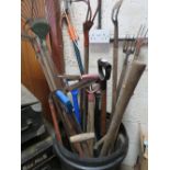 A LARGE SELECTION OF GARDEN TOOLS