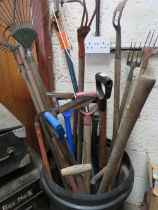 A LARGE SELECTION OF GARDEN TOOLS