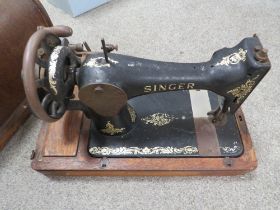 A CASED VINTAGE SINGER SEWING MACHINE NUMBER F3902097 A/F