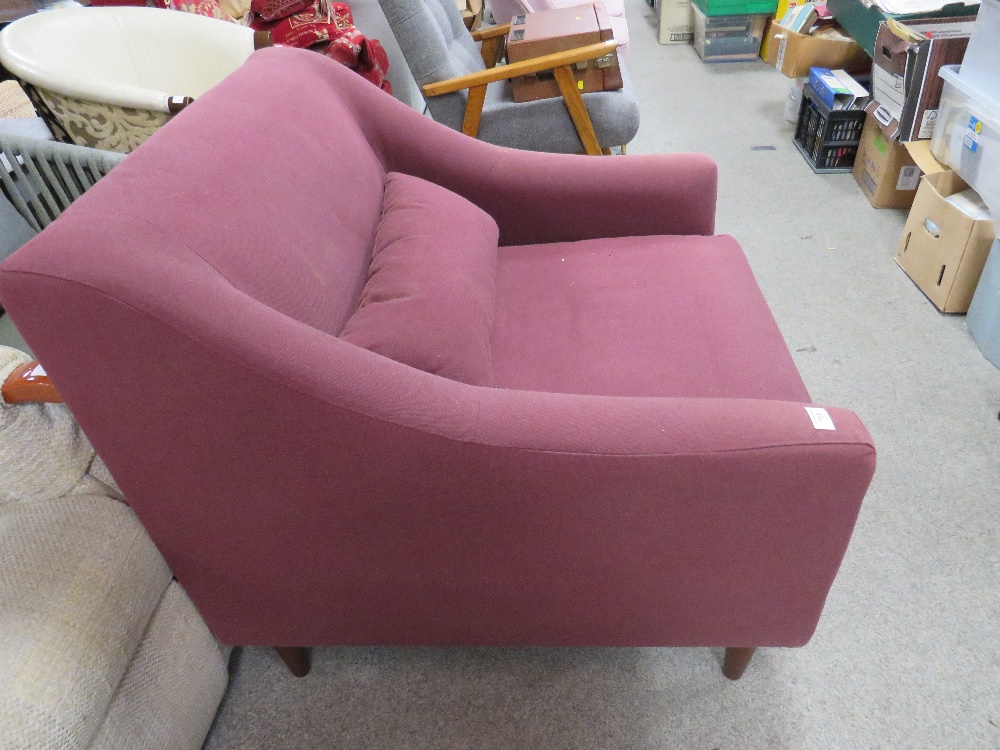 A MODERN MAROON ARMCHAIR - Image 2 of 2