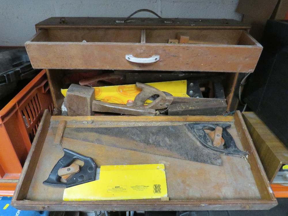 A CARPENTER TOOL BOX AND CONTENTS