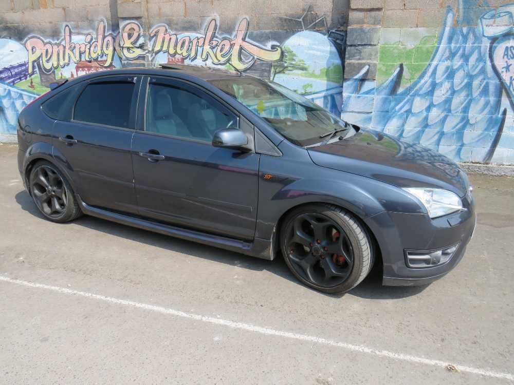 A 2006 GREY FORD FOCUS ST225 - 'EF06 GSO' - LOG BOOK, TWO KEYS, SOME DOCUMENTATION, MOT UNTIL 18TH - Image 6 of 15