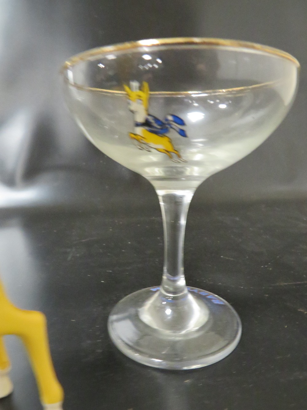 A QUANTITY OF BABYCHAM COLLECTABLE'S ETC TO INCLUDES GLASSES, CERAMIC BOWL AND PLASTIC MODEL A/F - Image 5 of 6