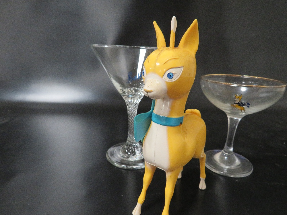 A QUANTITY OF BABYCHAM COLLECTABLE'S ETC TO INCLUDES GLASSES, CERAMIC BOWL AND PLASTIC MODEL A/F - Image 4 of 6