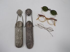 A COLLECTION OF VINTAGE SPECTACLES AND WHITE METAL SPECTACLE HOLDERS ETC TO INCLUDE A VINTAGE PAIR