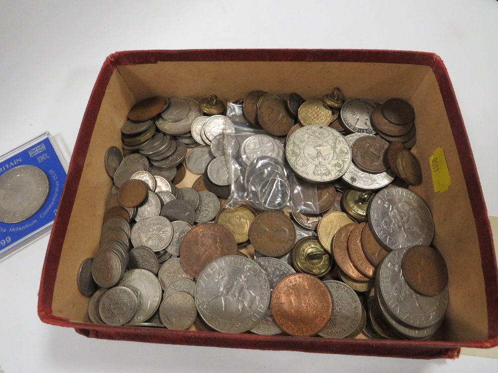 A TRAY OF ASSORTED COLLECTABLE'S TO INCLUDE VINTAGE COINS, MASONIC SPOONS ETC - Image 5 of 7