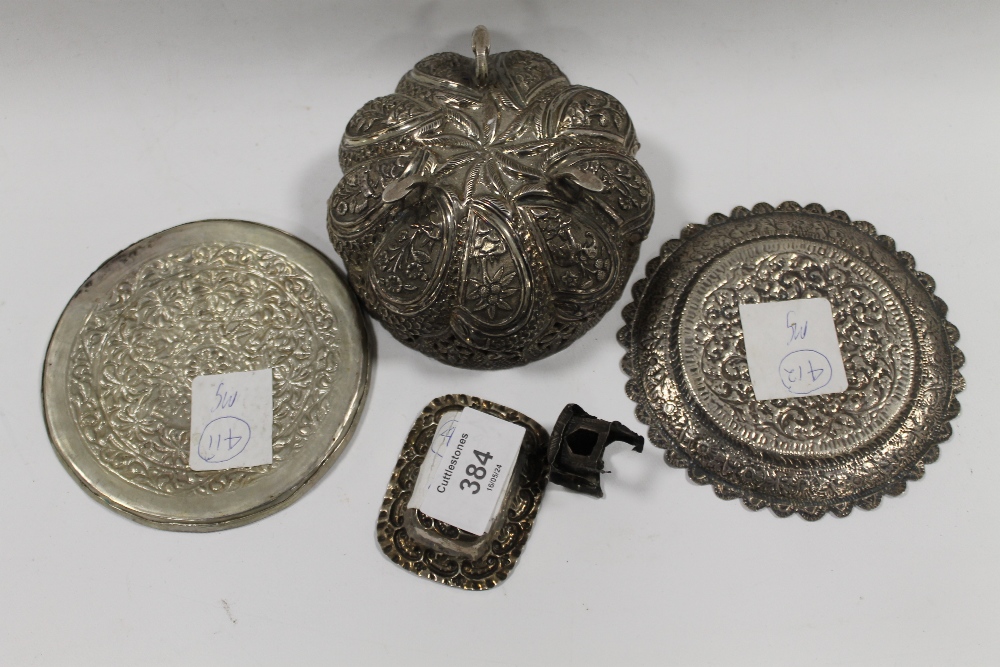 A SMALL COLLECTION OF WHITE METAL TO INCLUDE A WHITE METAL FOOTED BOWL - Image 2 of 2