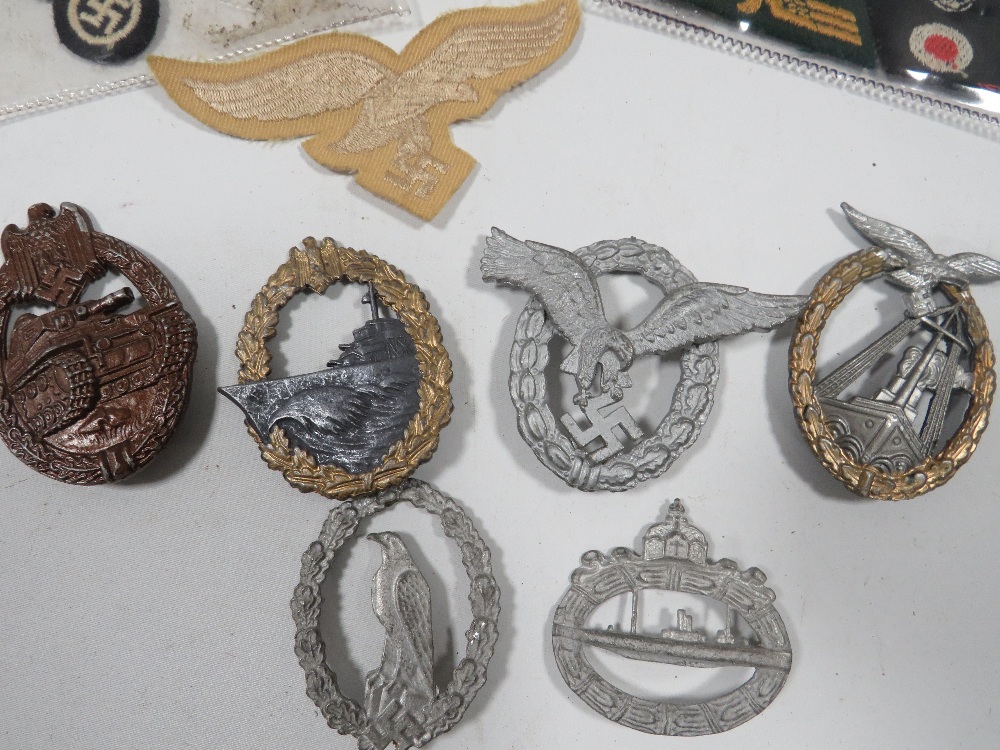 A COLLECTION OF MILITARY TYPE BADGES AND PATCHES - Image 4 of 4