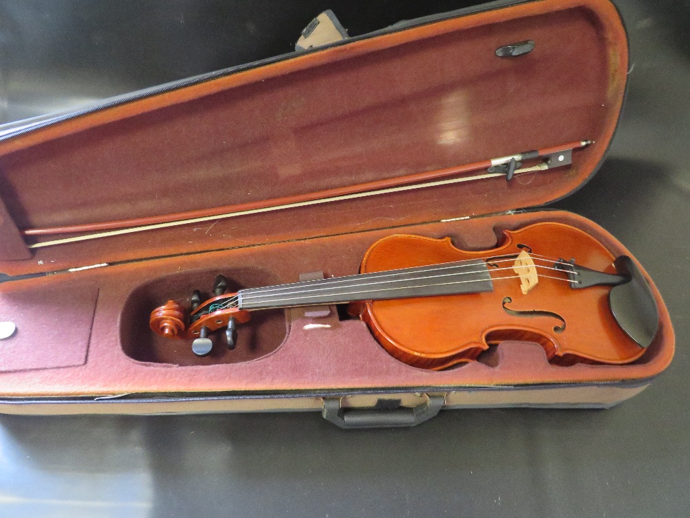 THE ARCADIA VIOLIN BY STENTOR MUSIC CO. ENGLAND - WITH ONE PIECE BACK