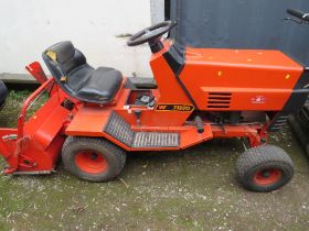 A WESTWOOD T1200 RIDE ON LAWN MOWER 12HP - MISSING KEY