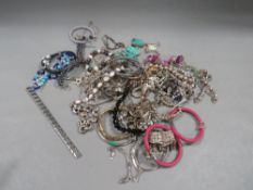 A bag of assorted costume jewellery to include silver examples